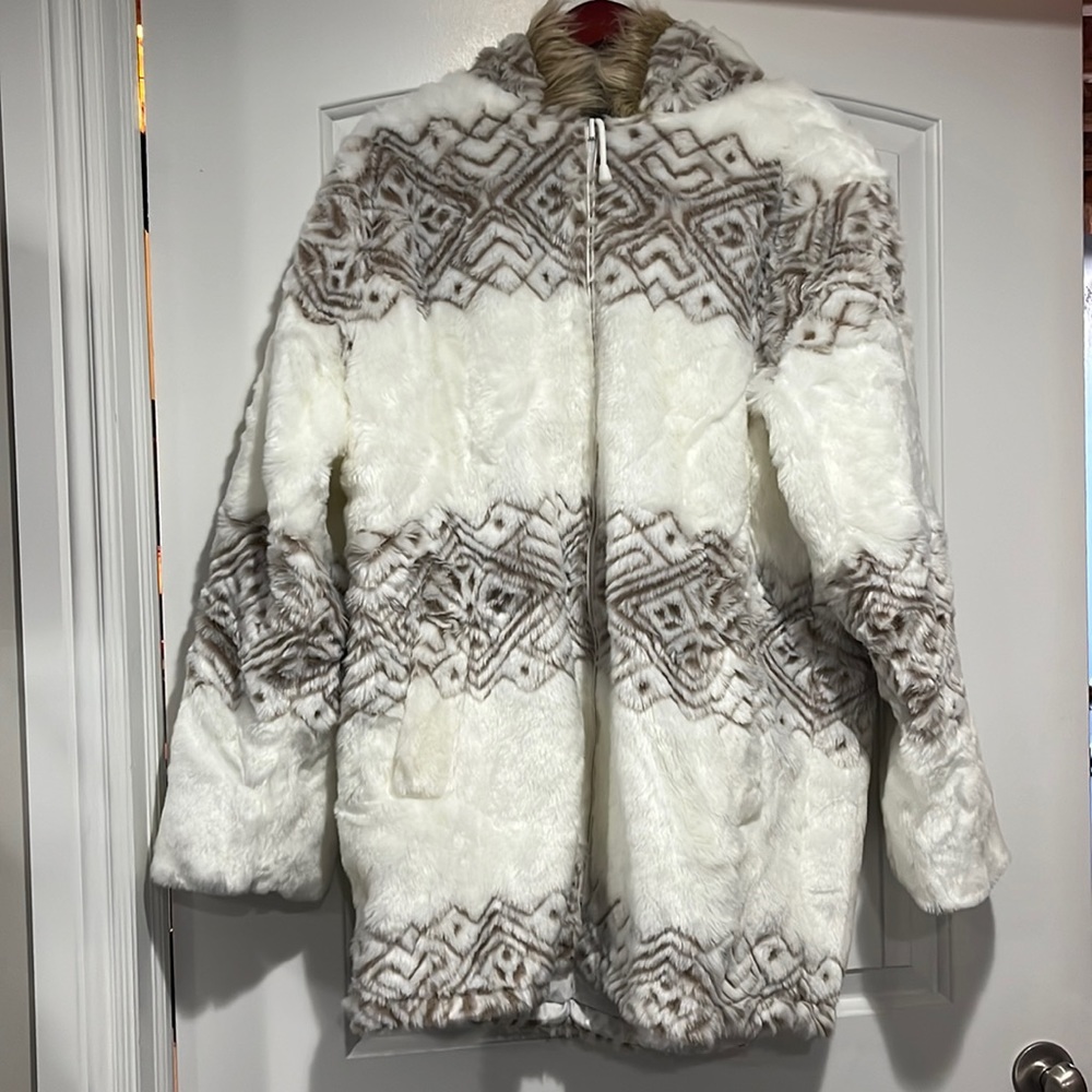 Studio Z Faux Fur Plus Size Women’s Hoodie Jacket Sz 1X.